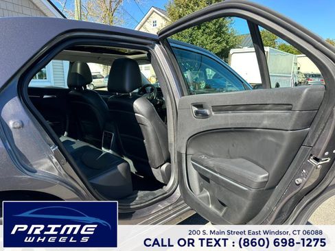 Used 2017 Chrysler 300 Limited w/ Value Package image 12