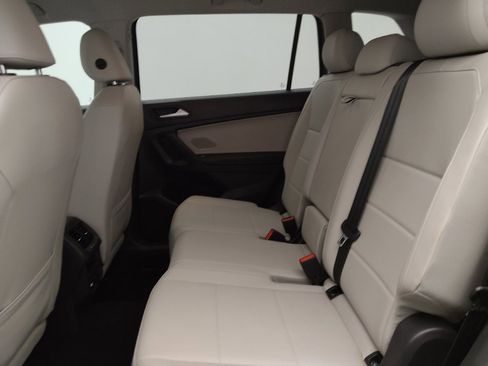 Used 2021 Volkswagen Tiguan SE FWD image 18