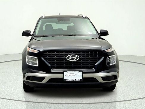 Used 2023 Hyundai Venue FWD image 2