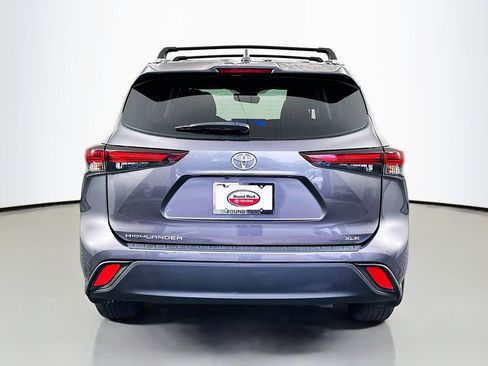 Certified 2024 Toyota Highlander XLE image 6