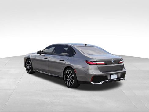 Used 2025 BMW 740i RWD image 3