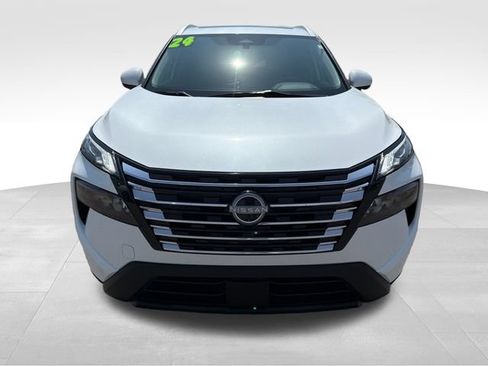 Used 2024 Nissan Rogue SV w/ SV Premium Package AWD/4WD image 2