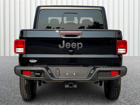 New 2025 Jeep Gladiator Sport image 4