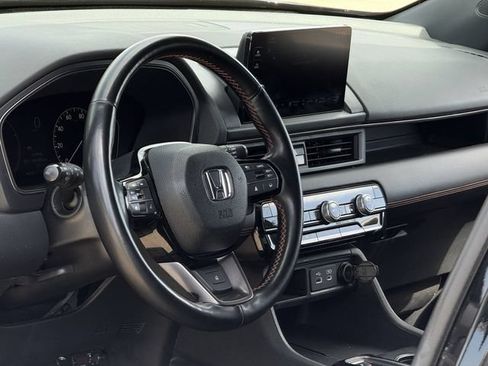 Used 2025 Honda Pilot TrailSport image 13