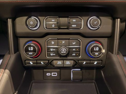 Used 2024 Chevrolet Suburban RST w/ Luxury Package AWD/4WD image 26