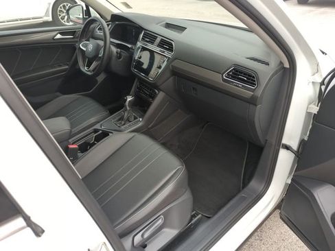 Used 2023 Volkswagen Tiguan SE image 35