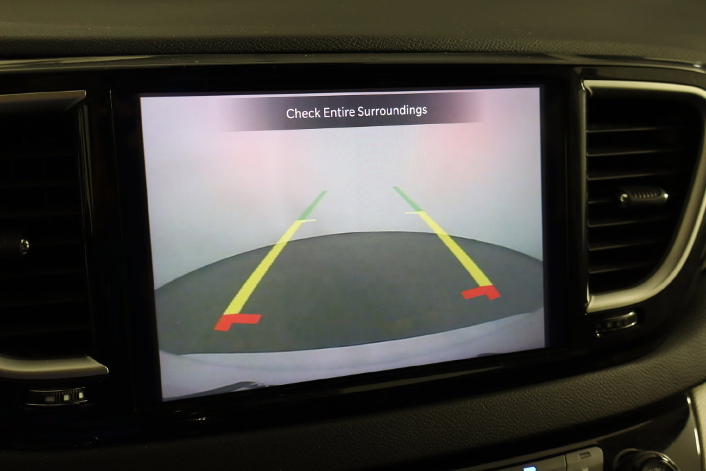 Used 2023 Chrysler Pacifica Touring-L FWD image 42