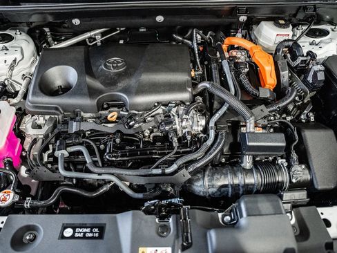 Used 2025 Toyota RAV4 XLE image 16