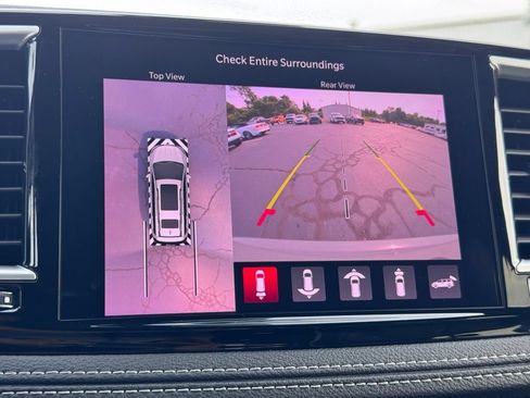 Used 2023 Chrysler Pacifica Limited w/ Uconnect Theater Family Group AWD/4WD image 11