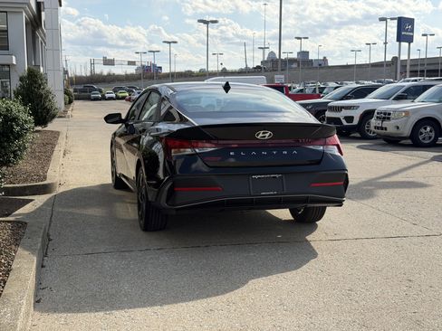 New 2026 Hyundai Elantra Sport FWD image 7