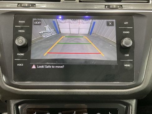 Used 2022 Volkswagen Tiguan SE R-Line image 17