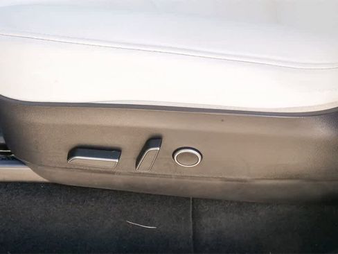 Used 2022 Tesla Model Y Long Range image 20