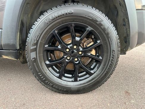 Used 2018 Jeep Cherokee Trailhawk AWD/4WD image 41