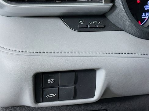 Certified 2020 Toyota Highlander LE image 10