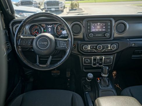 Used 2021 Jeep Gladiator Willys image 12