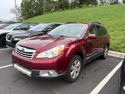 Used 2011 Subaru Outback 3.6R Limited w/ PWR Moonroof Pkg AWD/4WD image 3