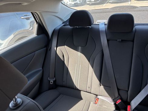 Used 2025 Hyundai Elantra SEL image 40