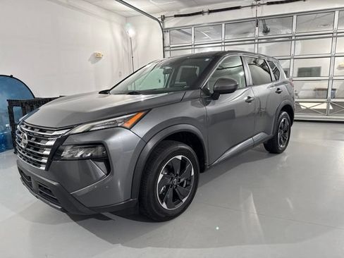 Used 2024 Nissan Rogue SV FWD image 3
