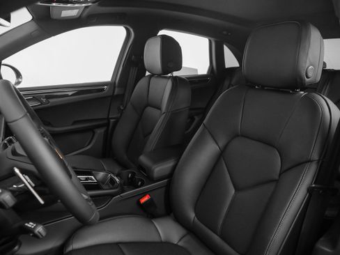 Used 2025 Porsche Macan image 5