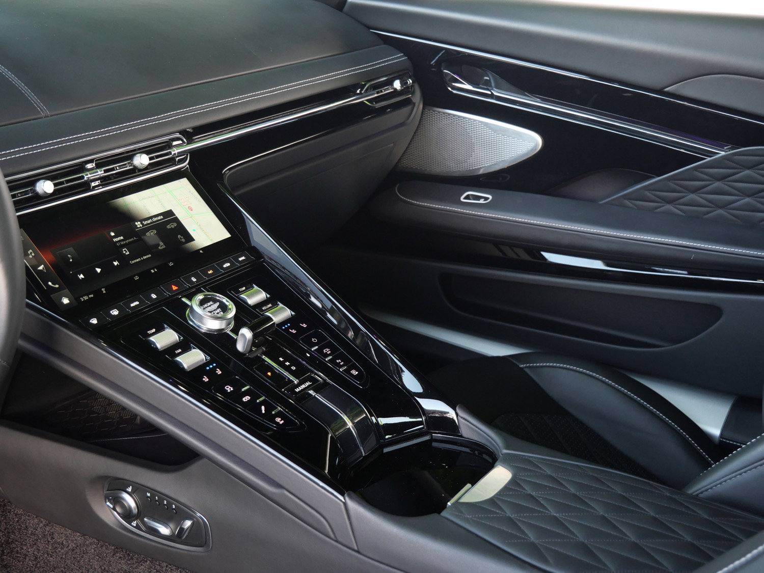 Used 2024 Aston Martin DB12 Coupe RWD image 13
