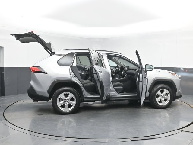 Used 2021 Toyota RAV4 XLE w/ Convenience Package FWD image 54