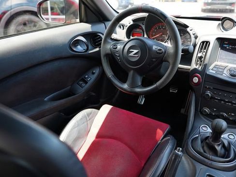 Used 2015 Nissan 370Z NISMO RWD image 18