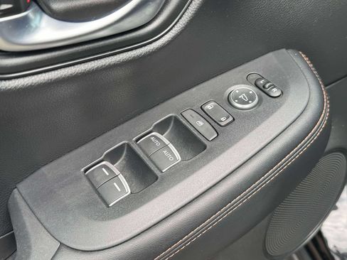 Certified 2025 Honda HR-V Sport image 15