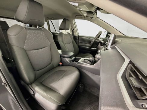 Used 2025 Toyota RAV4 XLE FWD image 24