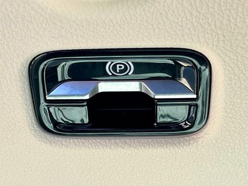 Certified 2026 Mercedes-Benz C 300 4MATIC Sedan image 34