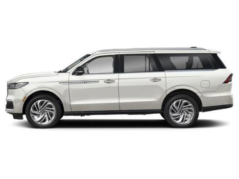 New 2026 Lincoln Navigator L Reserve AWD/4WD image 3