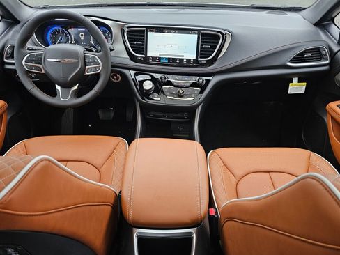 New 2026 Chrysler Pacifica Pinnacle image 15