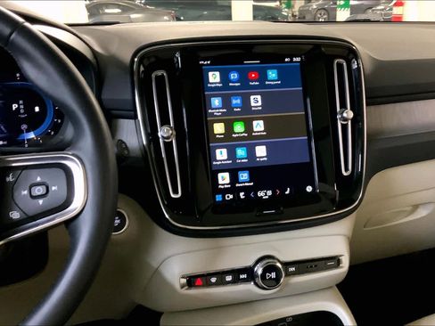 Used 2023 Volvo XC40 B5 Ultimate w/ Protection Package Premier image 7