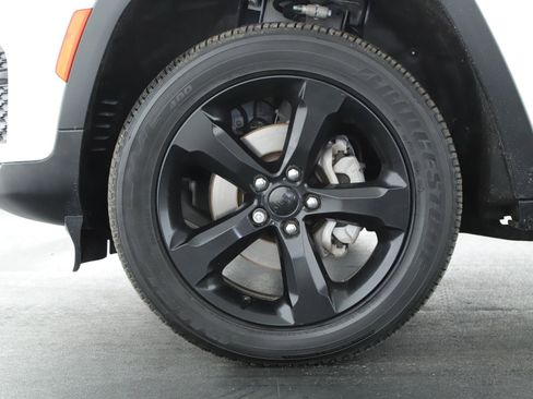 Used 2025 Jeep Grand Cherokee Altitude image 21