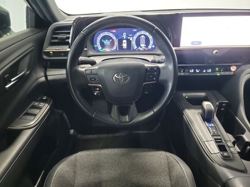 Used 2023 Toyota Crown AWD/4WD image 16