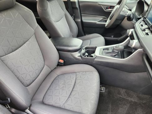 Used 2021 Toyota RAV4 XLE w/ Convenience Package AWD/4WD image 7