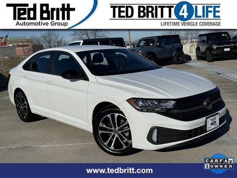 Used 2024 Volkswagen Jetta Sport image 1