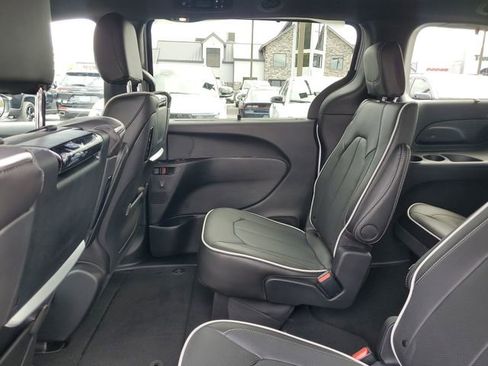 New 2026 Chrysler Pacifica Limited w/ Uconnect Theater Family Group image 13