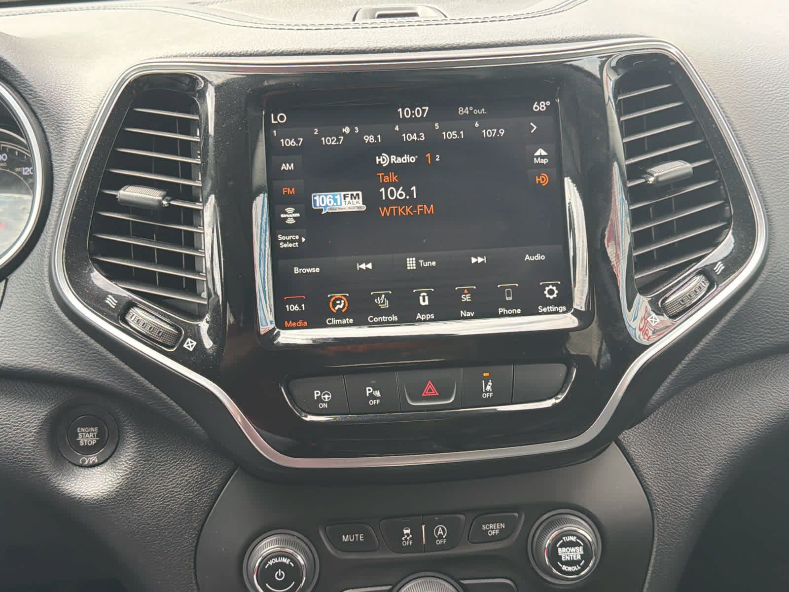Used 2020 Jeep Cherokee Limited w/ Technology Group AWD/4WD image 28