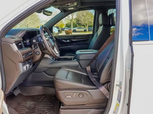 Used 2022 GMC Yukon XL Denali w/ Denali Ultimate Package image 16