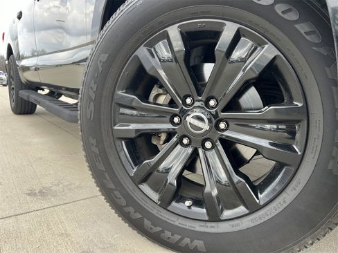 Used 2024 Nissan Titan SV w/ SV Convenience Package image 7