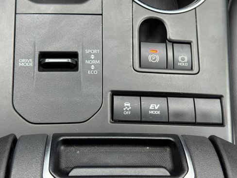 Used 2020 Toyota Highlander XLE image 30