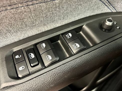 Used 2023 Jeep Compass Latitude AWD/4WD image 5