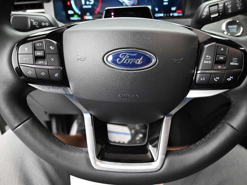 Certified 2026 Ford Explorer Platinum w/ LUX Leather Package AWD/4WD image 32