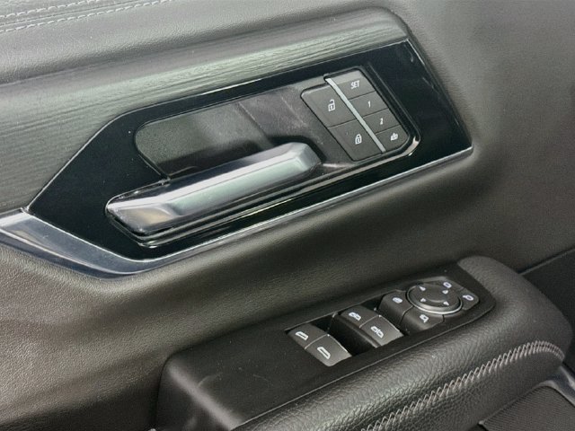 Used 2025 GMC Yukon Denali RWD image 23