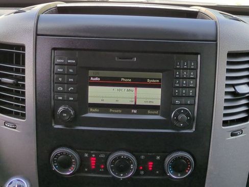 Used 2016 Mercedes-Benz Sprinter 2500 image 17