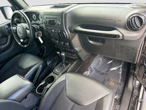 Used 2017 Jeep Wrangler Sahara image 27