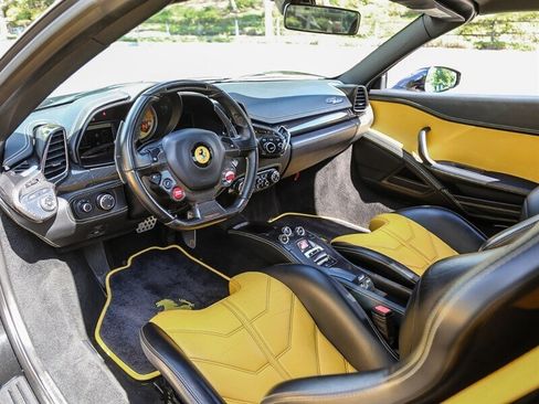 Used 2013 Ferrari 458 Spider RWD image 31