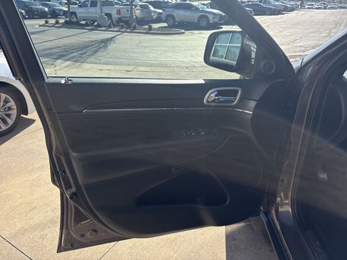 Used 2020 Jeep Grand Cherokee Limited w/ Luxury Group II image 13