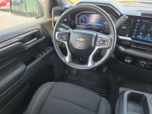 Certified 2024 Chevrolet Silverado 1500 LT RWD image 9