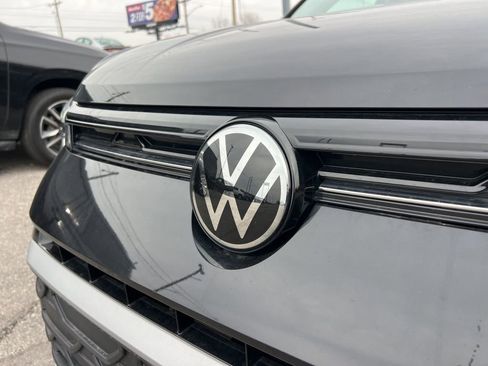 Used 2025 Volkswagen Taos SE image 11